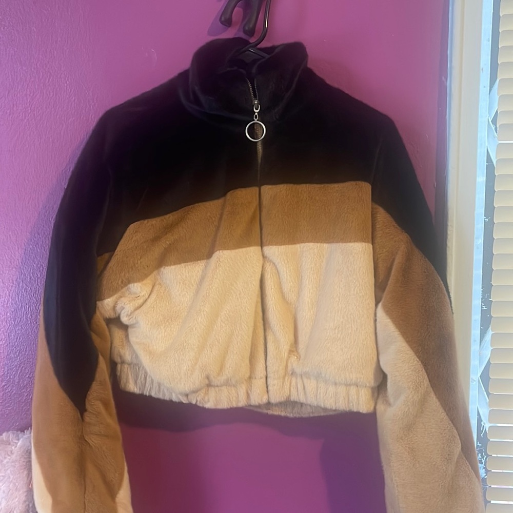 Small very soft very plush cropped puffer from forever 21. Like brand new